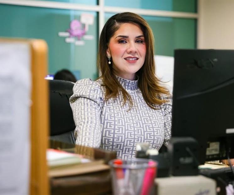 Nombran a especialista de la UANL como traductora federal Nombran a especialista de la UANL como traductora federal