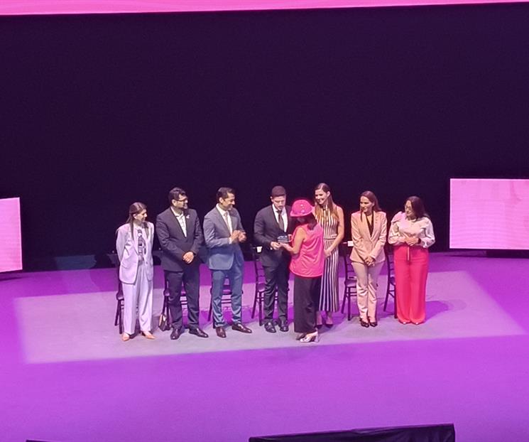 Toma protesta AyD a 607 mujeres de la iniciativa ´Cascos Rosas´ Toma protesta AyD a 607 mujeres de la iniciativa ´Cascos Rosas´