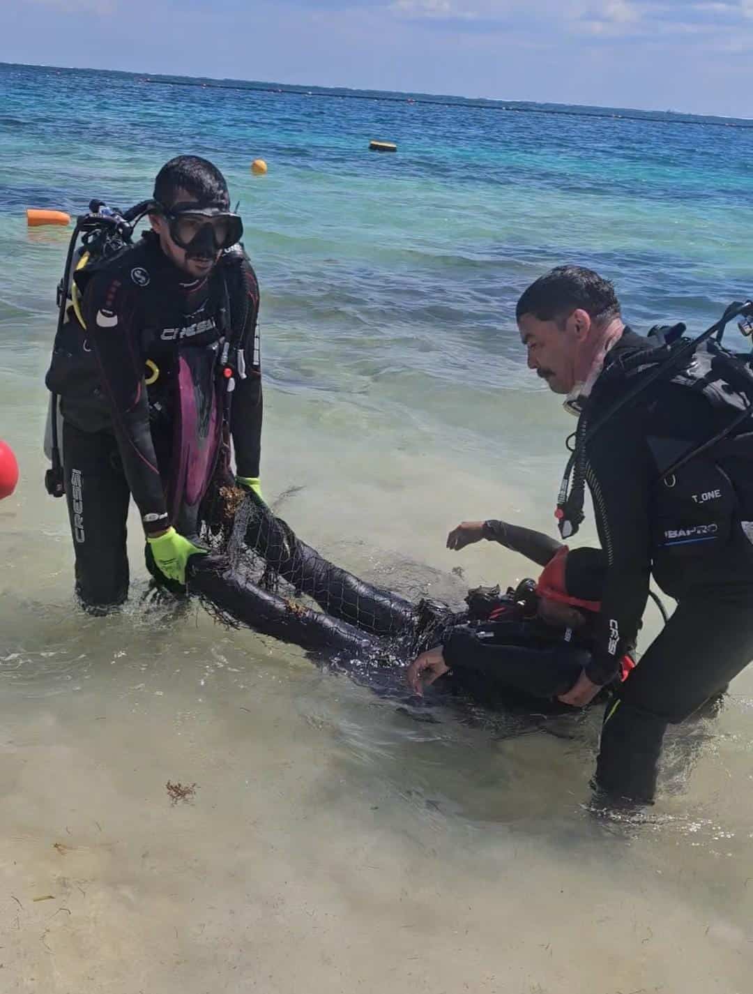 Elementos del Grupo Voluntario de Buzos Axolotes de Protecci&oacute;n Civil Nuevo Le&oacute;n, recibieron este martes, una certificaci&oacute;n  internacional, luego de recibir diversos cursos en el caribe mexicano.