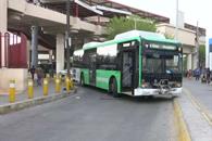 Queda grave al ser arrollado por cami&oacute;n