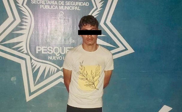 Amenaza con rifle a sus vecinos