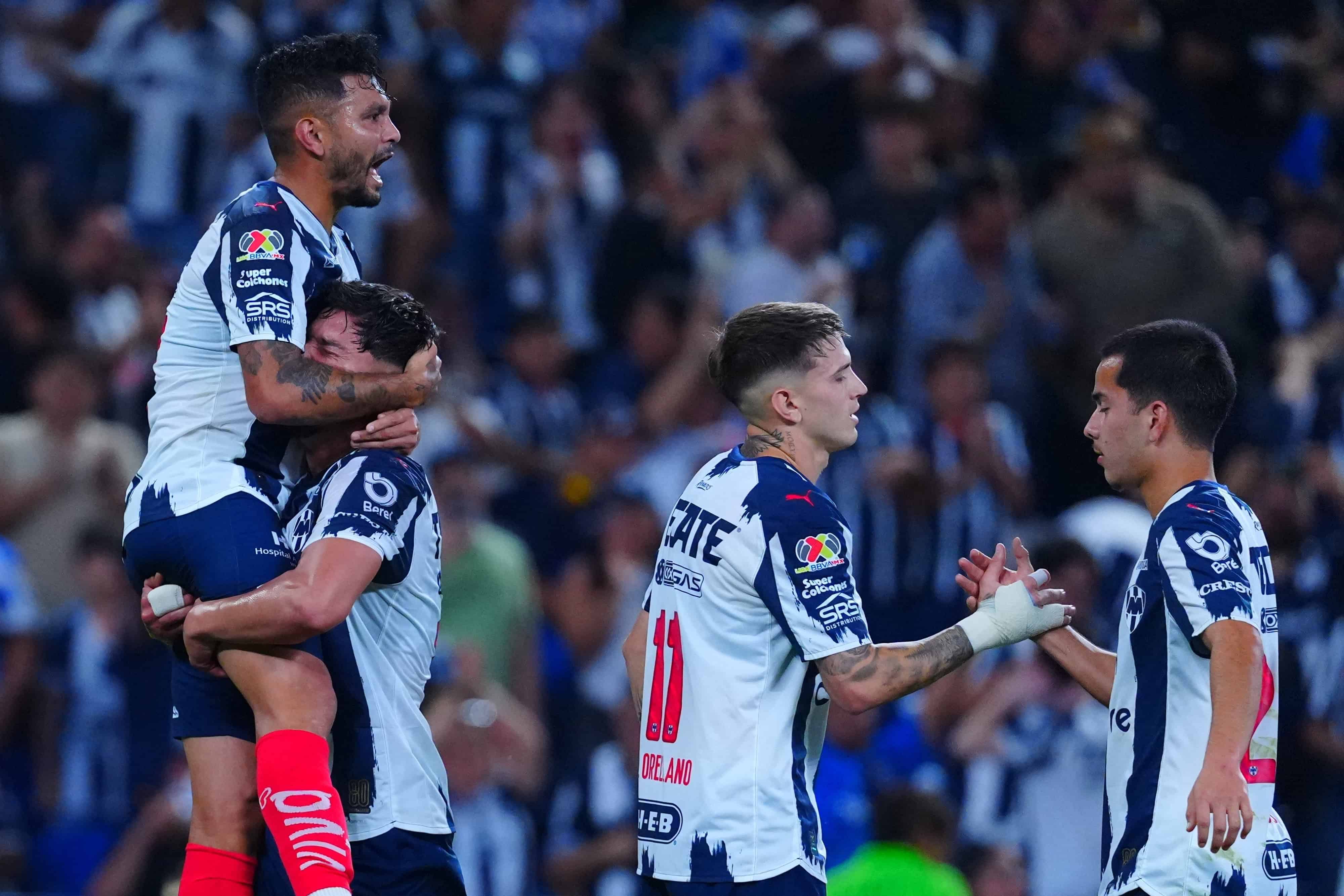 Jes&uacute;s Corona anota.