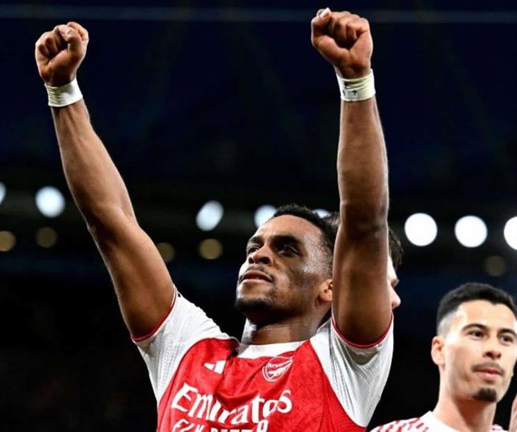 Se aleja Arsenal en la cima de la Premier