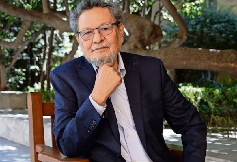 &Eacute;lmer Mendoza gana Premio Jorge Ibarg&uuml;engoitia de Literatura