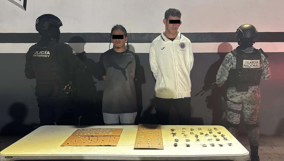 En posesi&oacute;n de 124 dosis de diversas sustancias y hierba verde similares al cristal, coca&iacute;na y marihuana, dos hondure&ntilde;os fueron arrestados por elementos de la Polic&iacute;a de Monterrey en conjunto con la Guarda Nacional.