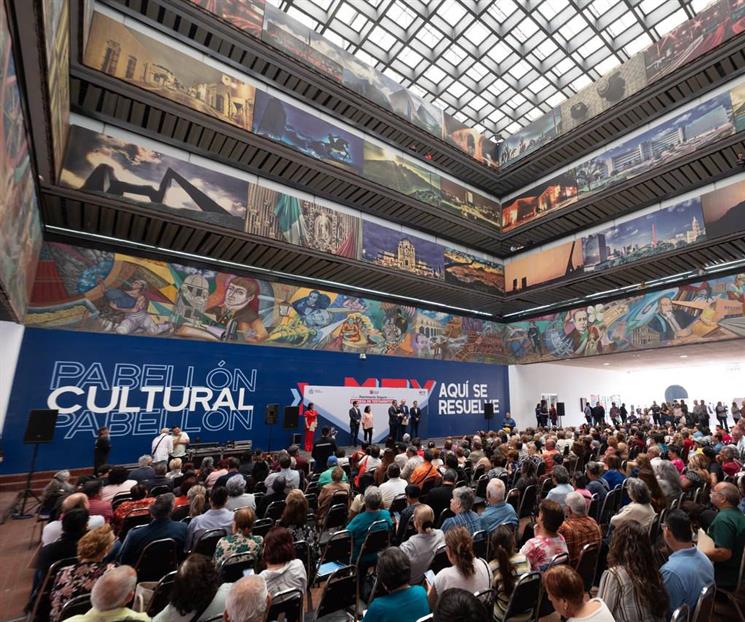 Entrega Adri&aacute;n 20 de 500 testamentos proyectados