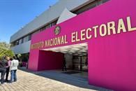 Niega INE suspensi&oacute;n de spot