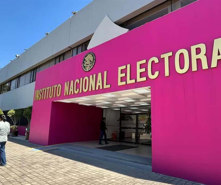 Niega INE suspensi&oacute;n de spot