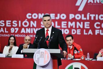 Alcanza el PRI 97 años y se llama líder de las instituciones