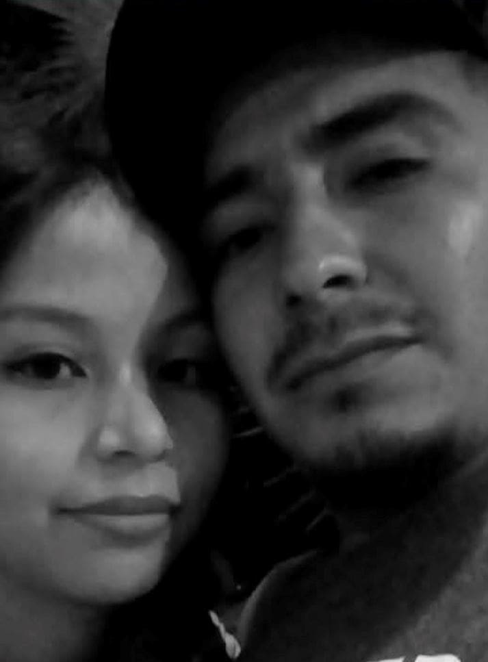 Tres integrantes de una familia que viajaban en una motocicleta, se encuentran en estado muy delicado, luego de ser impactados por una camioneta en el municipio de Hualahuises.