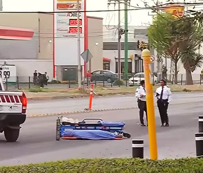 Un hombre muri&oacute; arrollado por el conductor de un tr&aacute;iler a escasos metros de un puente peatonal., en Zuazua.