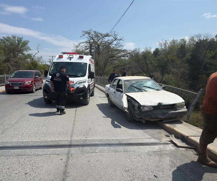 Impacta auto contra muro