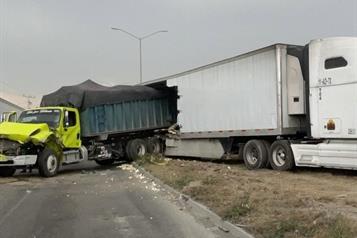 Atraviesa cami&oacute;n a tr&aacute;iler