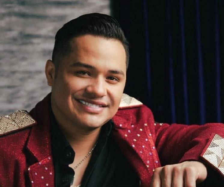 Vocalista de Los Recoditos es denunciado por su esposa