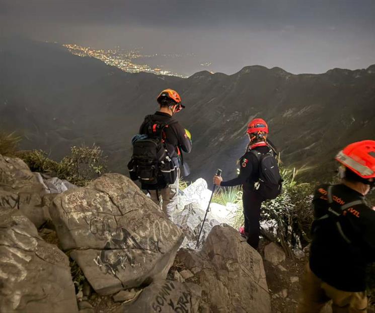 Rescatan a dos senderistas