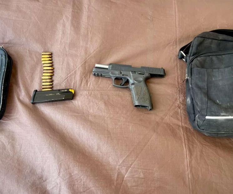 Sorprenden a abuelo con arma de fuego