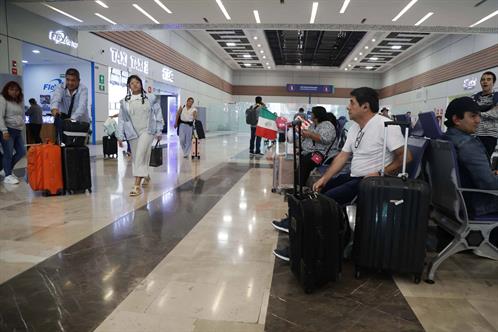 En picada, los extranjeros que usan el AIFA