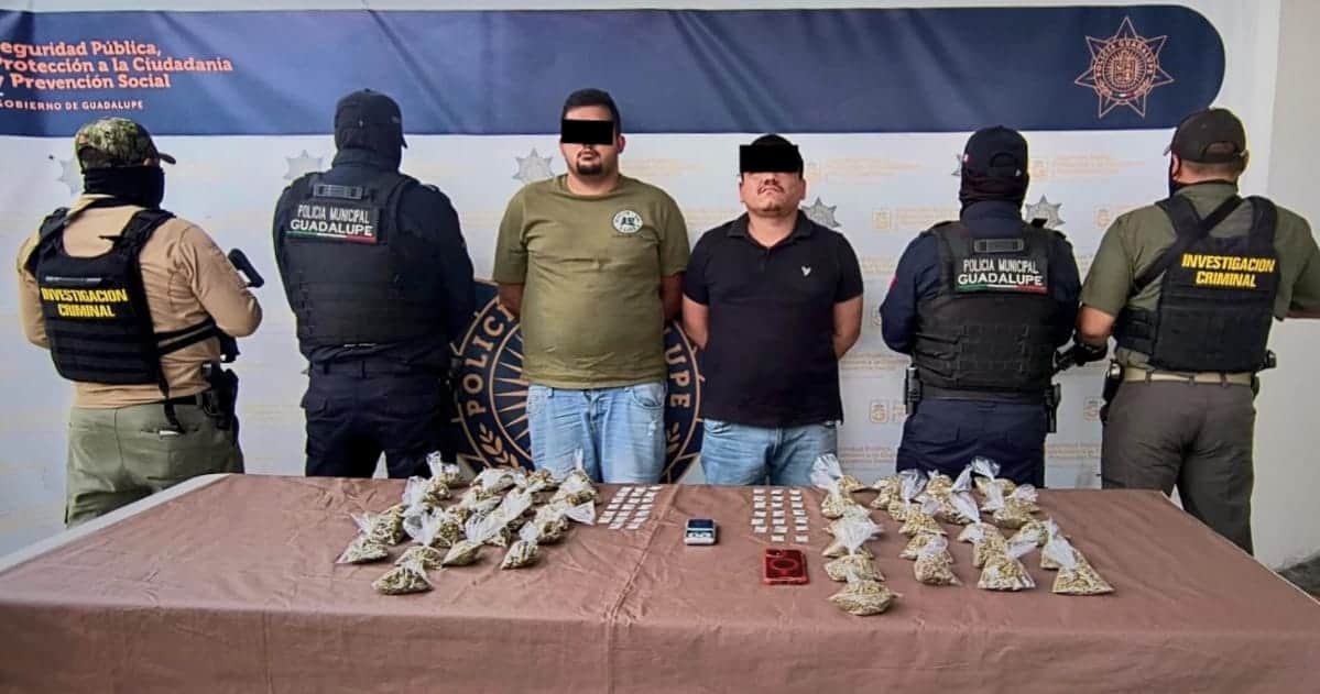 Dos hombres presuntamente relacionados con un crimen cometido el pasado fin de semana, fueron capturados por polic&iacute;as de Guadalupe.