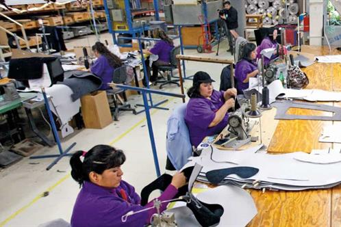 Mujeres en trabajos informales ganan 50% menos que en la formalidad