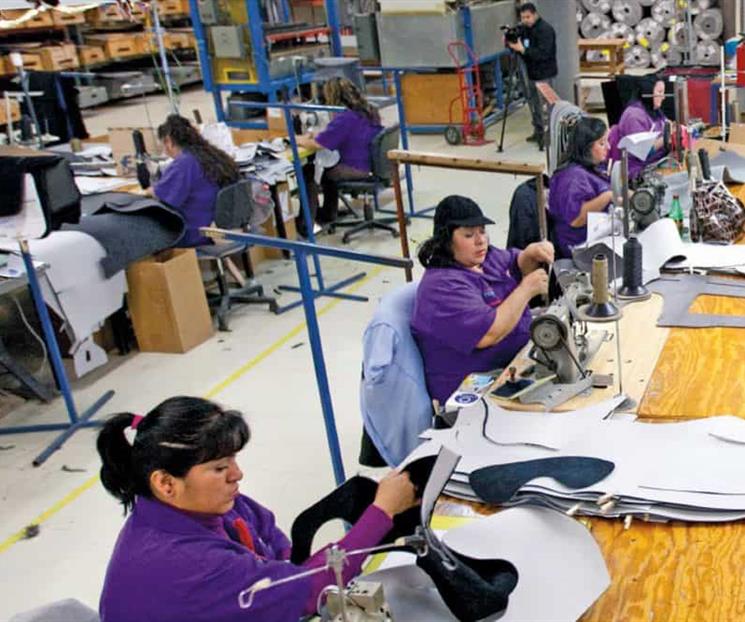 Mujeres en trabajos informales ganan 50% menos que en la formalidad