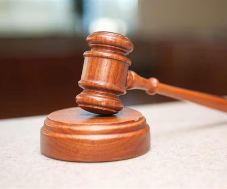 Acepta jueza amparo de exsecretario buscado por Interpol