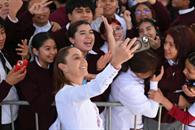 Llama Claudia a estudiantes a decir no a las drogas