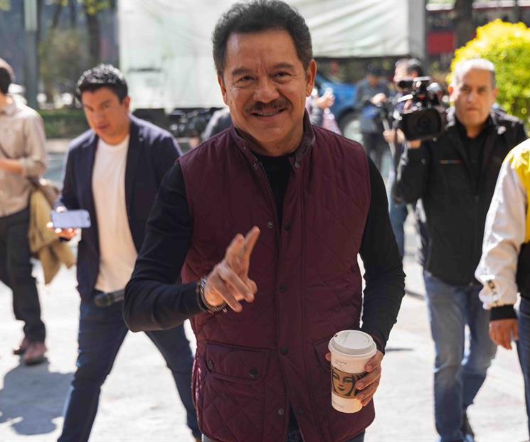 Falso que AMLO est&eacute; internado en el Hospital Militar: Mier