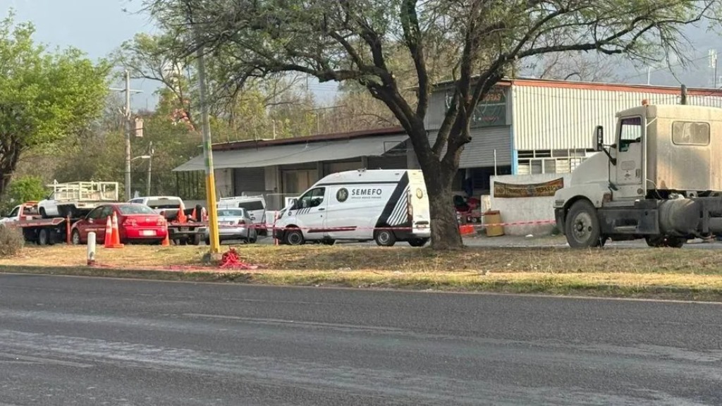 Muere motociclista al chocar con camioneta