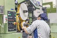 Aumenta participaci&oacute;n femenil en base laboral de industria local