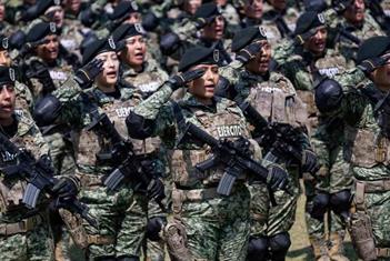 Rinde Ej&eacute;rcito homenaje a mujeres militares ca&iacute;das en servicio