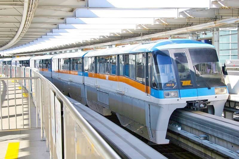 Viaja Samuel en monorriel al aeropuerto de Tokio