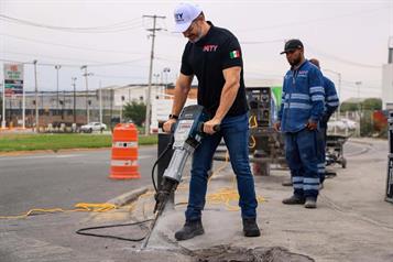 Inicia Monterrey demolici&oacute;n de tres pasos peatonales pompeyanos