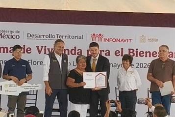 Entregan 47 viviendas del Bienestar en Ci&eacute;nega de Flores