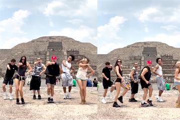 Bailan "FYA" en Teotihuac&aacute;n