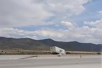 Vuelca tr&aacute;iler en Galeana