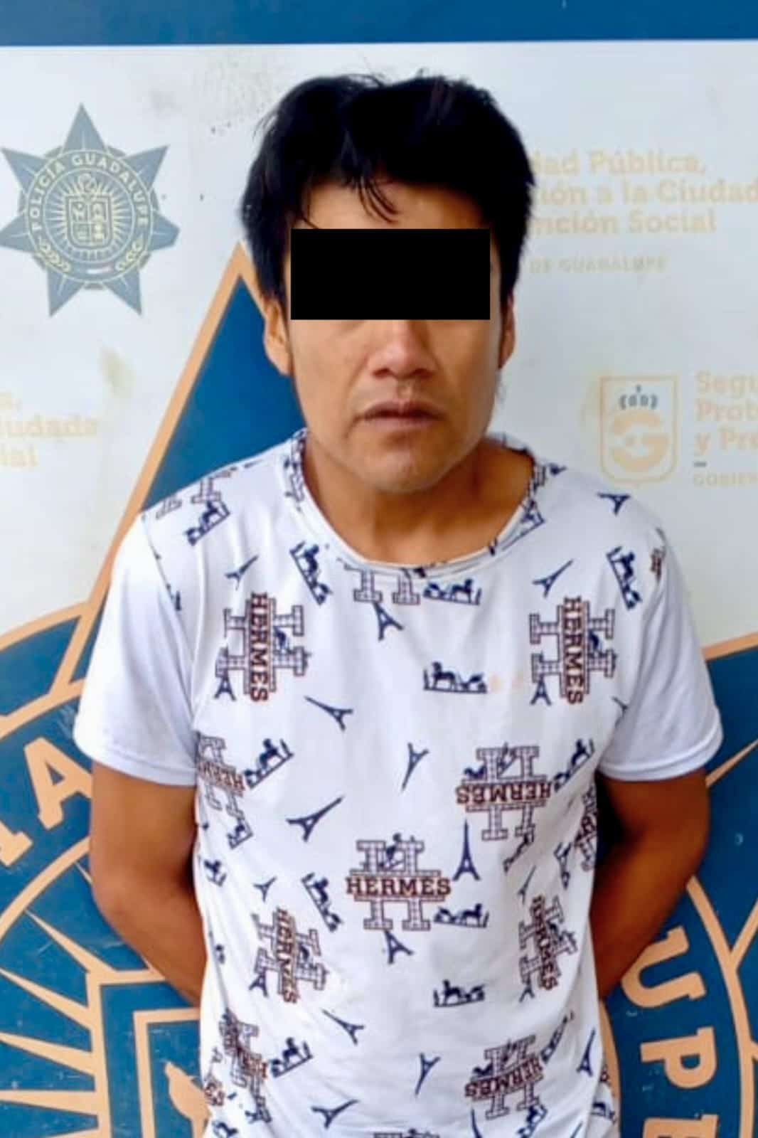 Lo que inici&oacute; como un reporte de incendio en una vivienda, deriv&oacute; en la detenci&oacute;n de dos presuntos distribuidores de droga, tras una movilizaci&oacute;n de cuerpos de emergencia y polic&iacute;as de Guadalupe en la Colonia Dos de Mayo.