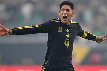Queda Edson &Aacute;lvarez fuera del Fenerbah&ccedil;e de Turqu&iacute;a