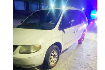Sorprenden a menor con camioneta robada