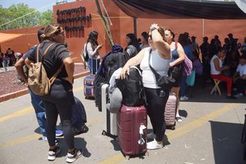 Secci&oacute;n 22 del SNTE bloquea accesos al aeropuerto de Oaxaca