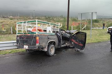 Queda prensado en choque en la Saltillo