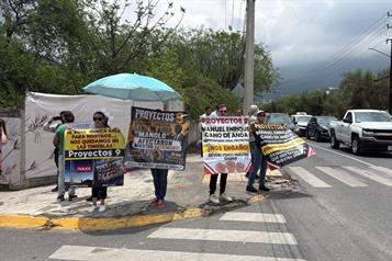 Protestan defraudados por Proyectos 9
