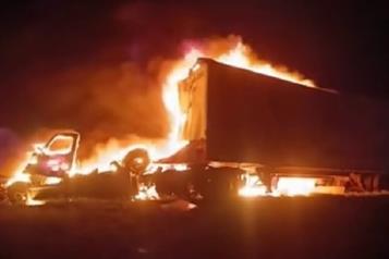 Mueren calcinadas dos personas tras choque m&uacute;ltiple en Vallecillo