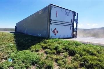 Vuelca tr&aacute;iler en Doctor Arroyo