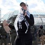 Exigen migrantes libertad desde centros de detenci&oacute;n