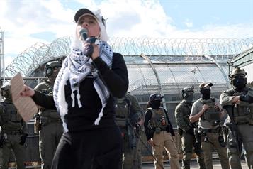 Exigen migrantes libertad desde centros de detenci&oacute;n