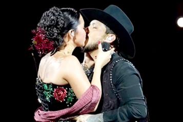 Sorprenden Christian Nodal y &Aacute;ngela en la Plaza de Toros