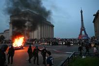 Condena Emmanuel Macron violencia en Par&iacute;s