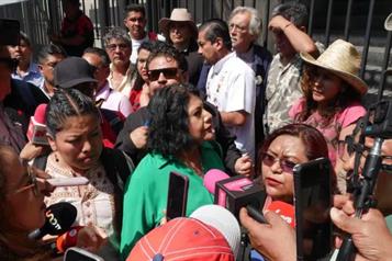 CNTE sale de Segob sin acuerdos; maestros retiran bloqueos