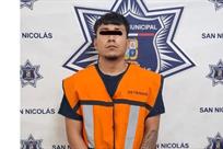 Intenta agredir a polic&iacute;as en SN