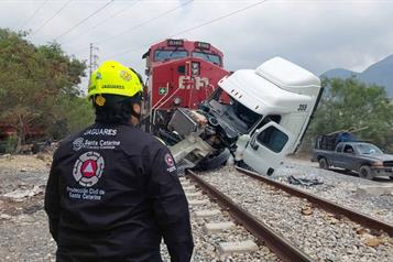 Impacta el tren a tr&aacute;iler